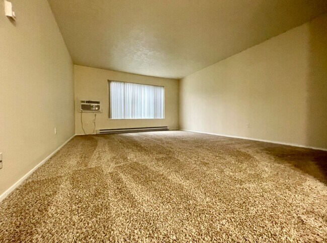 Photo - Montavilla 1 Bedroom Main Floor Apartment w/ A/C and Off Street Parking~ PETS WELCOME! 95 Walkscore! Unit 9041