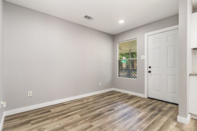Photo - 4-Bedroom, 2-Bath Home in South Dallas with Convenient Access to Major Highways and City Amenities