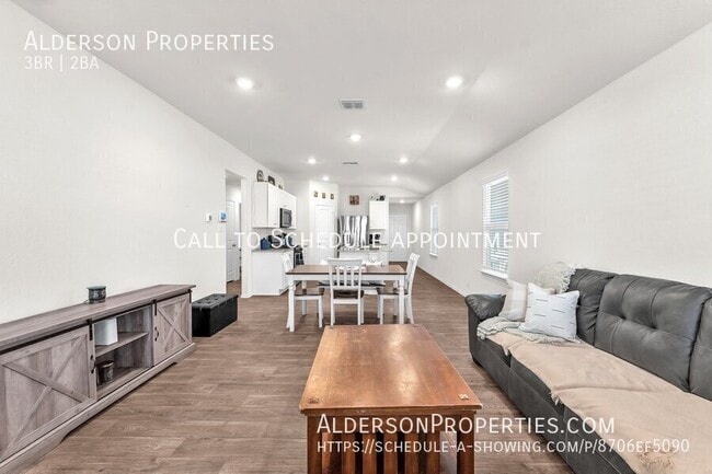 Photo - 4410 Lake Ritter St