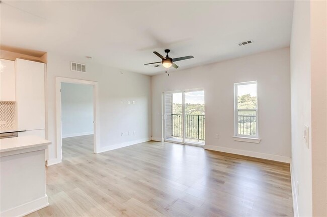 Photo - 2500 Longview St Unit 402