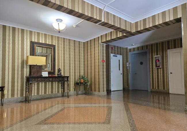 Photo - 2330 Linwood Ave