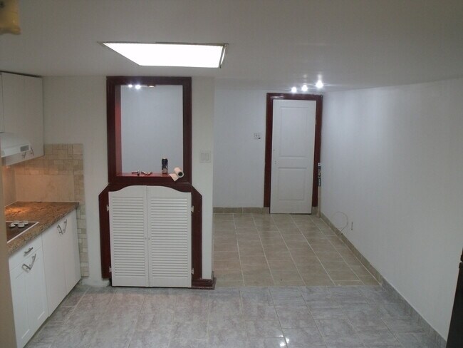 Photo - 236 Garden Av Unit 1