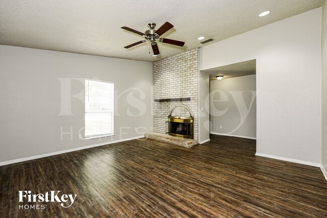 218 Long Shadow Ln