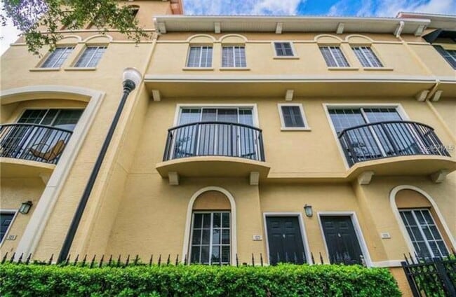 Photo - 121 S Sherrill St