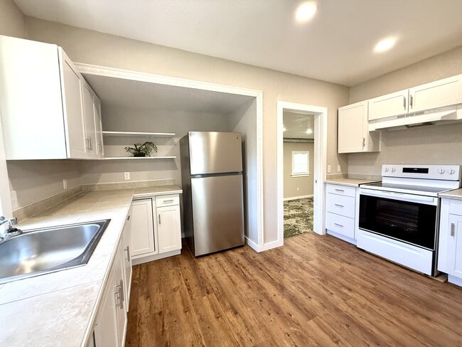 Photo - 612 A St NW