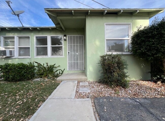 Building Photo - 731 W Vernon Dr