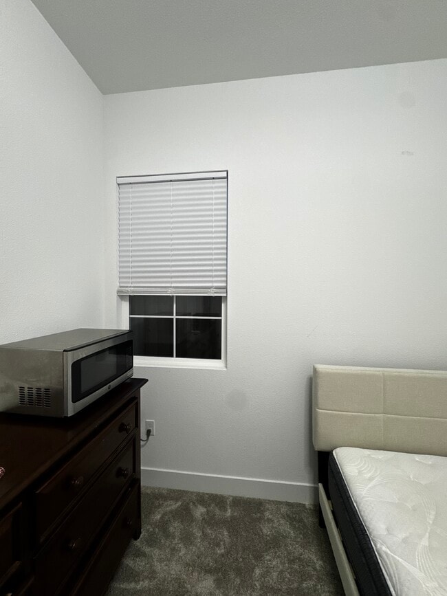 Building Photo - 8107 Lamplight Dr