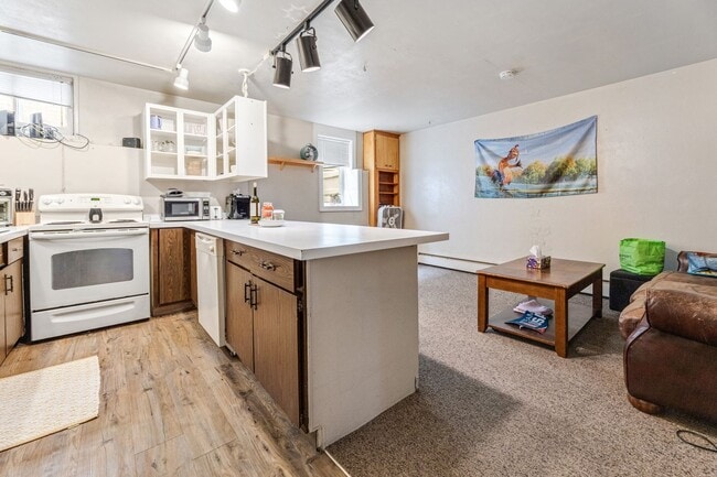 Building Photo - 903 Zeisler St Unit 1