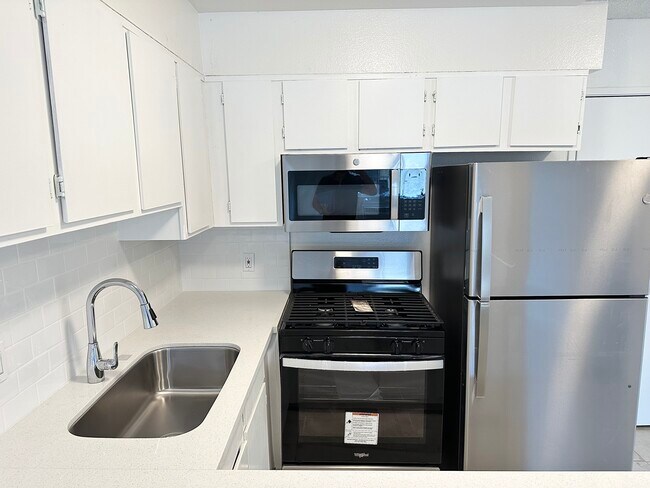 Photo - 149 N Commonwealth Ave Unit 104