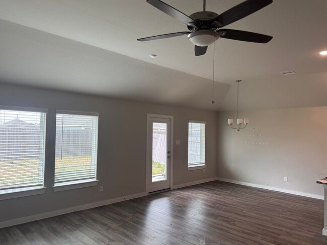 Photo - 5017 Evergreen Dr