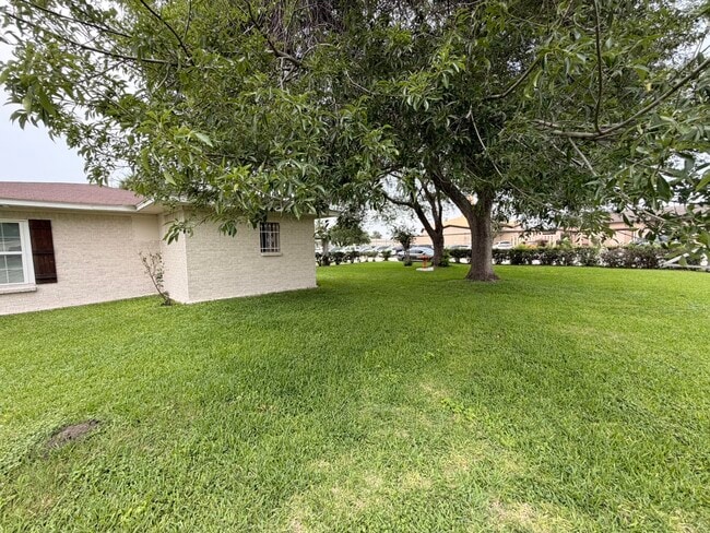 Photo - 7810 Kimble St