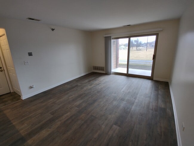 Photo - 208 Glengarry Dr Unit 104