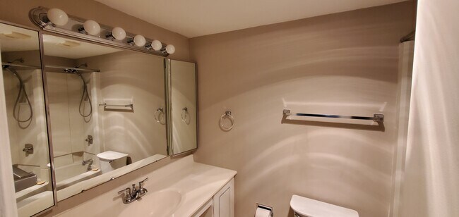 Photo - 8380 Greensboro Dr Unidad 722