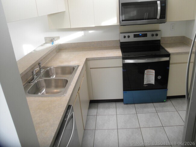 Photo - 3896 Victoria Dr