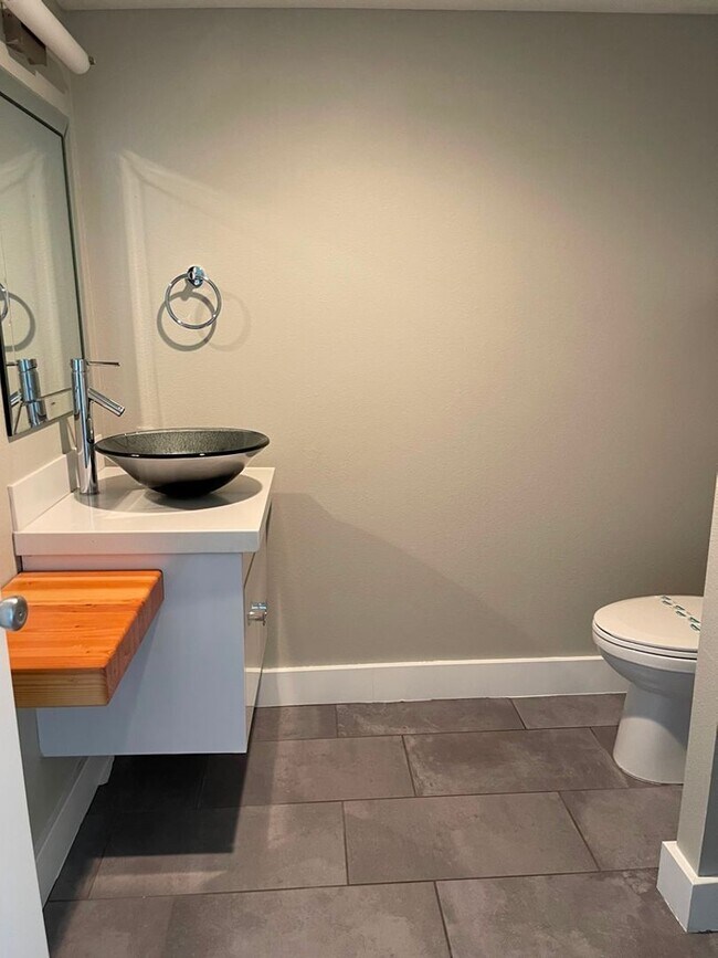 Photo - 2927 E Fairmount Ave