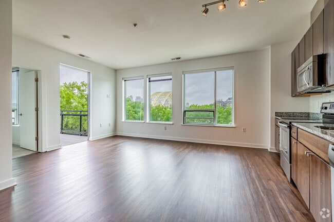 1BR, 1BA - 694SF - Living Room