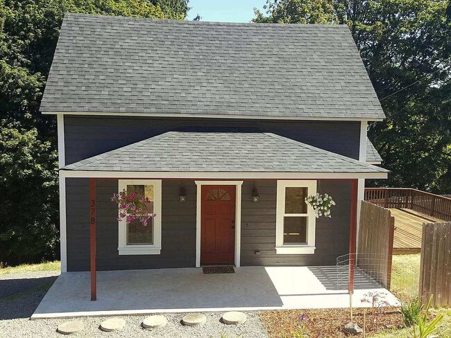 Building Photo - 378 SW 4th St Rental