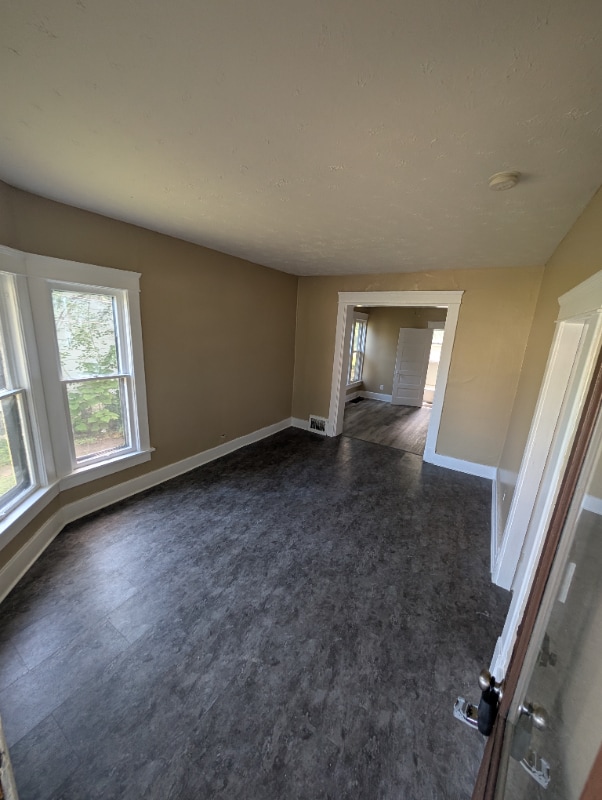 Building Photo - 1019 W 10th St Rental