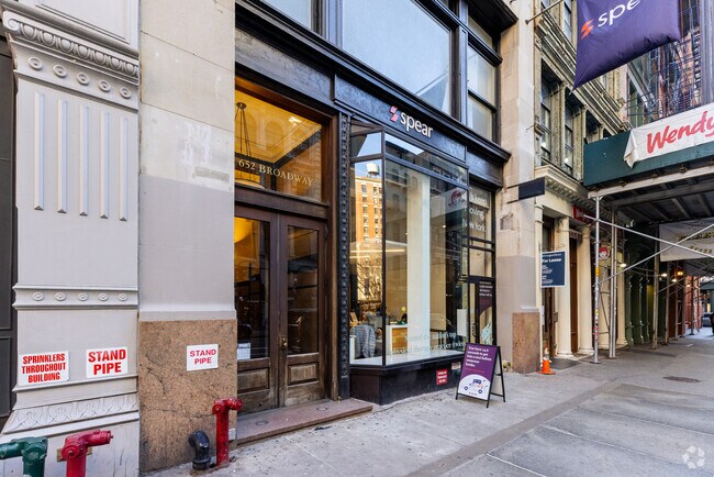 Photo - 652 Broadway