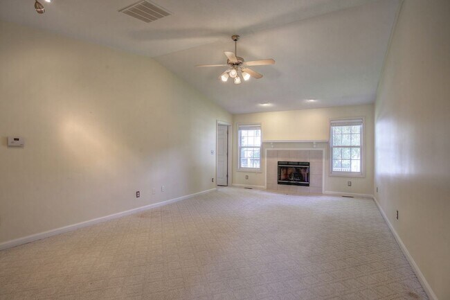 Photo - 708A Phlox Dr