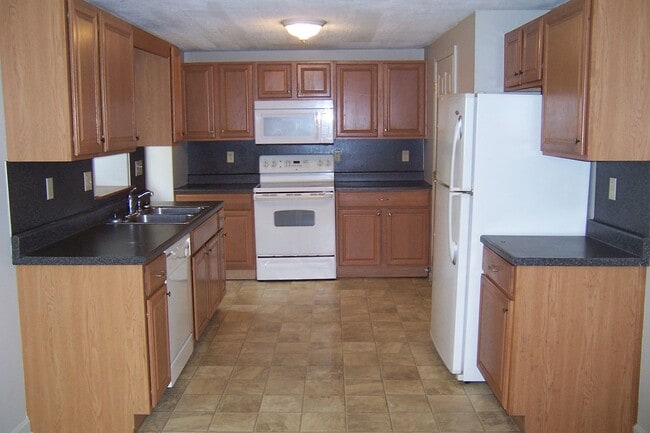 25 E Main St
