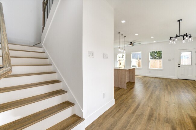 Photo - 4554 Newberry St