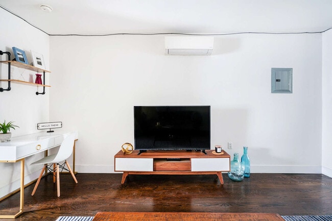 Photo - 359 W 39th St Unit ID1021818P