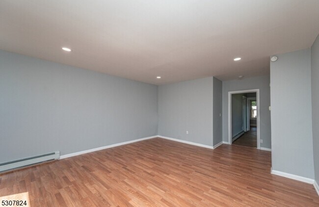 Photo - 1099 Ringwood Ave Unidad B