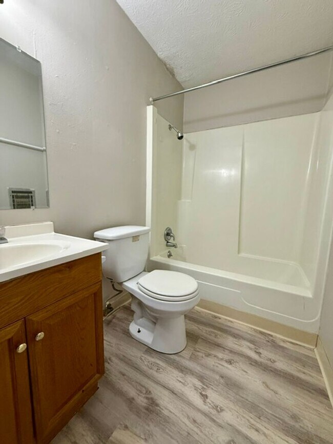 Photo - NORWALK - 2 Bedroom, Move-In Ready! Unidad B8