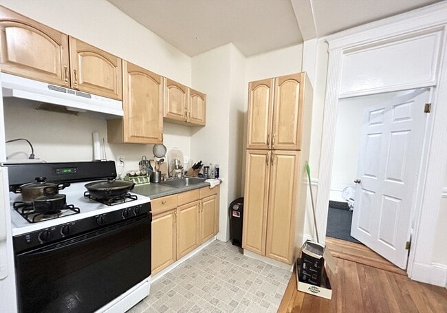 Building Photo - 39 Hemenway St Unit 10