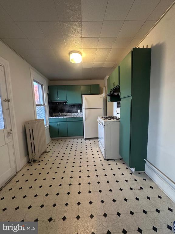 Photo - 17 E Walnut St