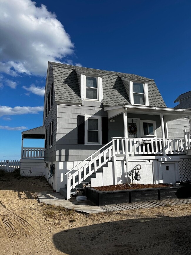 432 North End Blvd