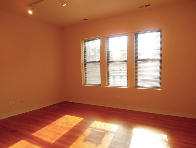 Photo - 2452 W Albion Ave