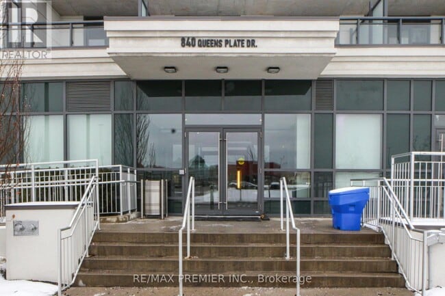 Photo - 840 Queens Plate Dr Unit 610