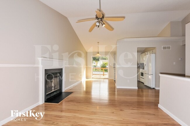 Photo - 2487 Waterfront Dr