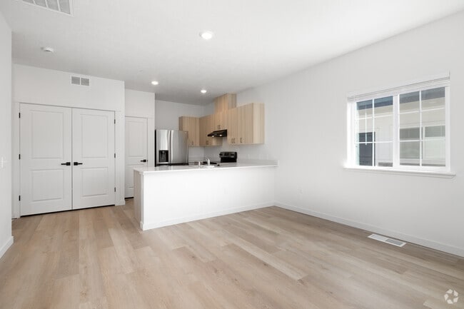 1BD, 1BA - 712SF - Living Room