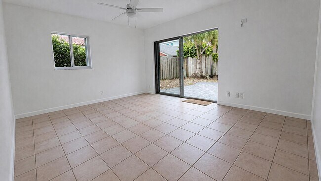 Photo - 620 NE 19th Ave