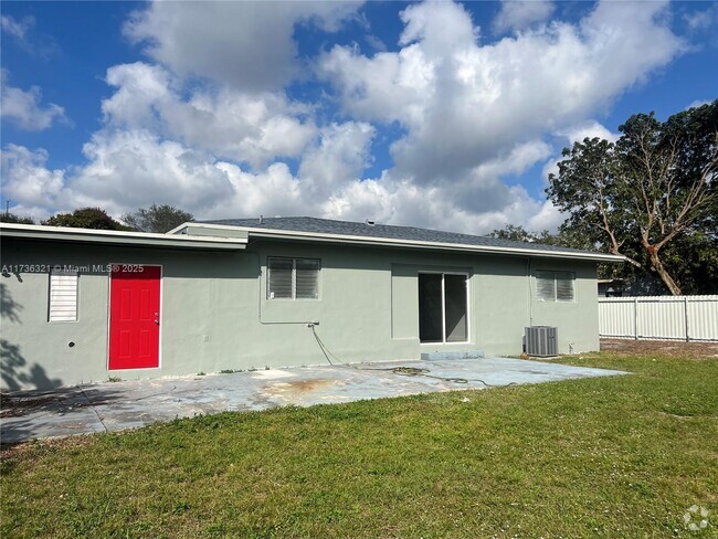 Building Photo - 530 NW 134th St Rental