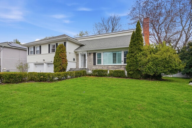 Building Photo - 221 Mamaroneck Rd