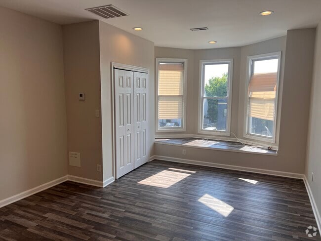 Building Photo - 4654 York Rd Unit 3 Rental