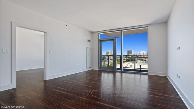 Photo - 1460 N Halsted St