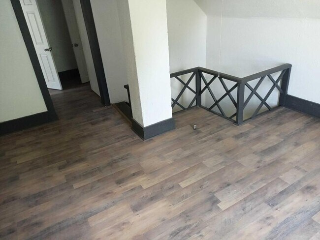 Photo - 744 E Walnut St