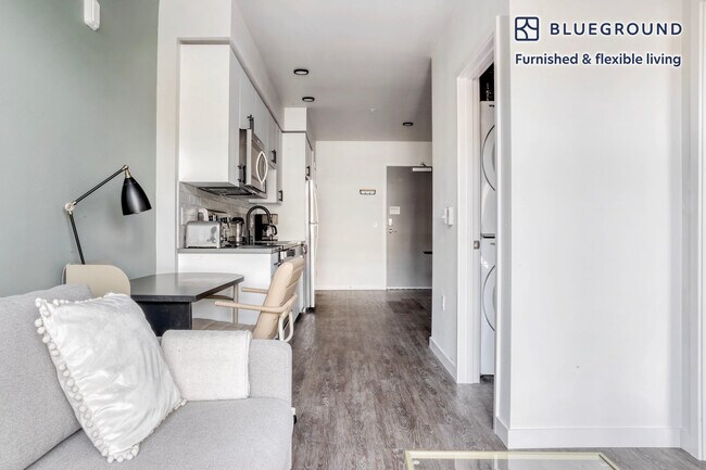 5 W Roy St Unit SI FL8-ID698