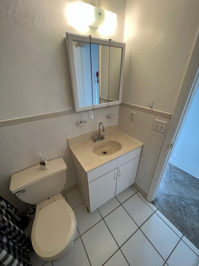 Photo - 1212 NE 11th St Unit Vlad 954.588.6672