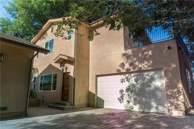 Building Photo - 6848 Encino Ave