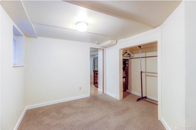 Bedroom - 622 NE Banner Pl Unit Lower