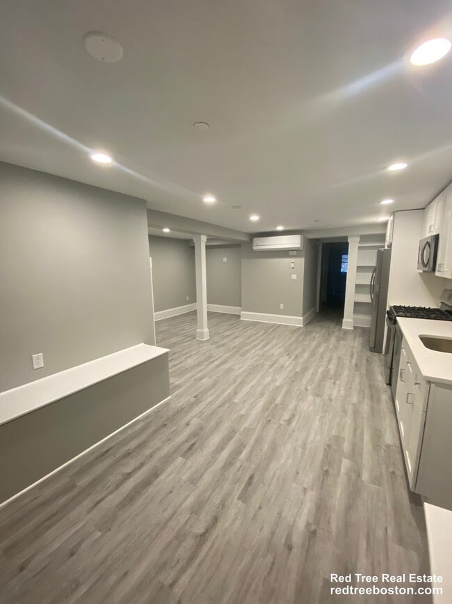 Photo - 190 Kelton St Unit B