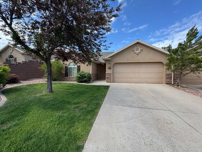 Building Photo - 3 bed, 2 Bath Twin Home in Southern View