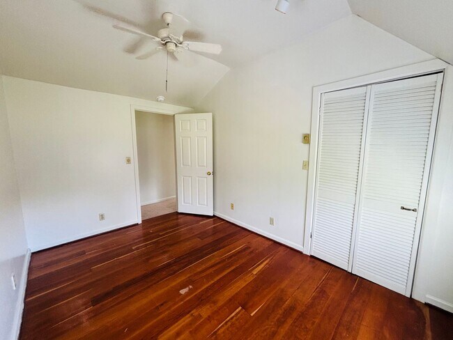 Photo - 2700 Meadowbrook Dr