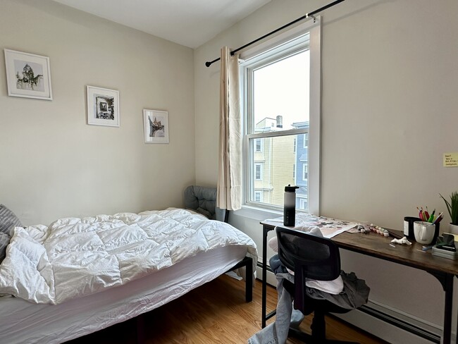 Photo - 839 Parker St